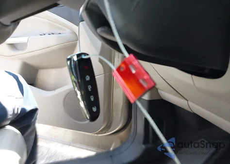 2017 Ford Escape Titanium z USA, uszkodzony, nr VIN 1FMCU0J93HUB64809